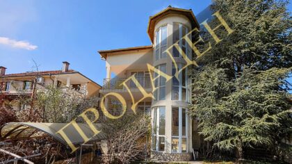 Четириетажна къща с пет спални, четири бани, външен и вътрешен басейн, финландска сауна и голям двор с барбекю зона, с.Лъка, обл.Бургас