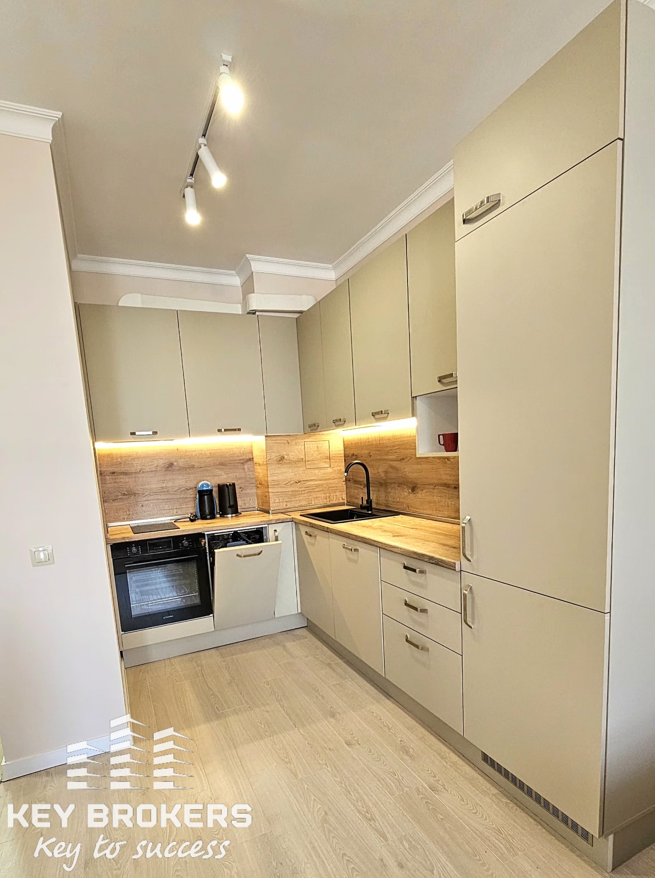 Обзаведен апартамент с една спалня, подово отопление. Панорама море! ж.к."Изгрев", гр.Бургас - Image 7