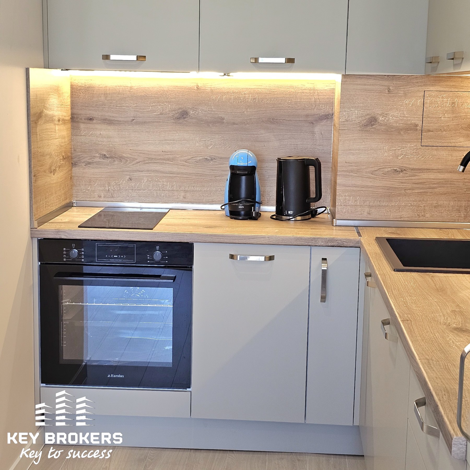 Обзаведен апартамент с една спалня, подово отопление. Панорама море! ж.к."Изгрев", гр.Бургас - Image 8