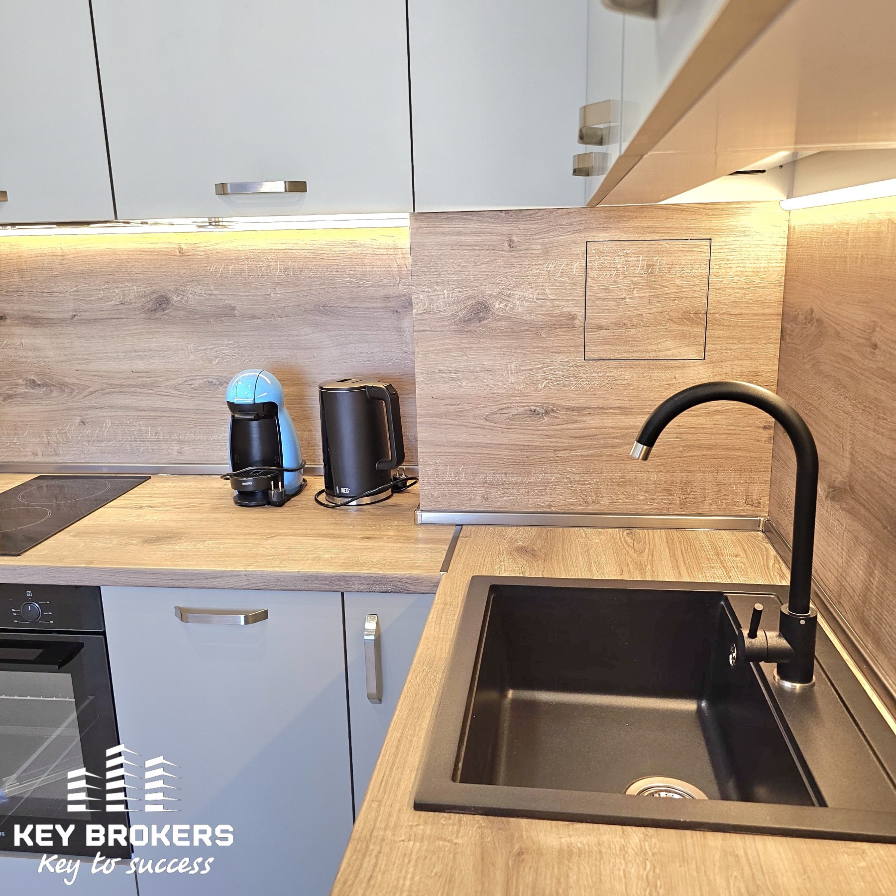 Обзаведен апартамент с една спалня, подово отопление. Панорама море! ж.к."Изгрев", гр.Бургас - Image 9