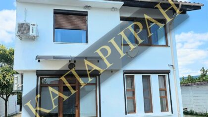 Самостоятелна двуетажна, напълно обзаведена къща с три спални, две бани и голям двор - с.Гюльовца , общ.Несебър , обл.Бургас