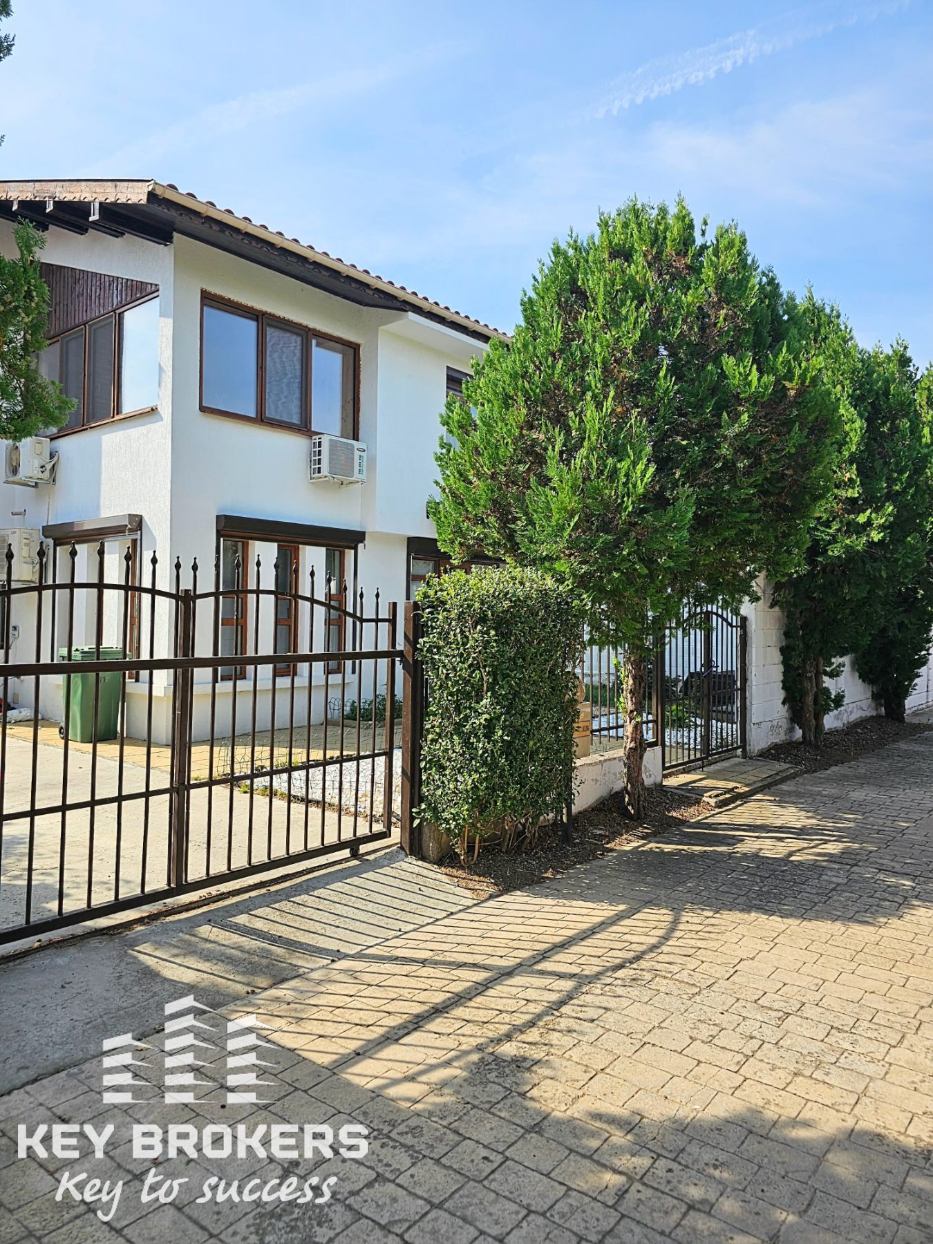 Самостоятелна къща с 3 спални, 2 бани и голям озеленен двор, с.Гюльовца, обл.Бургас - Image 24