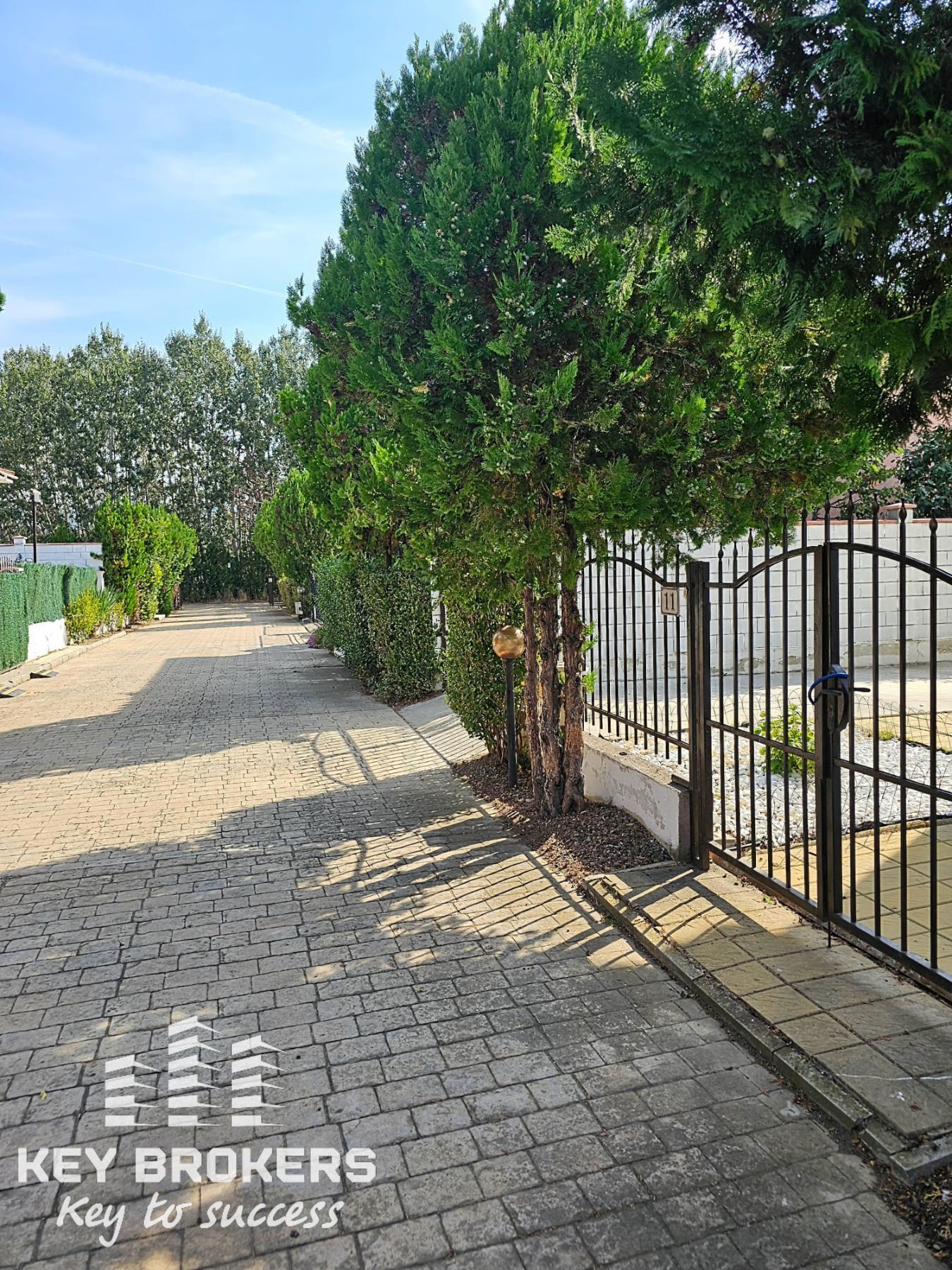 Самостоятелна къща с 3 спални, 2 бани и голям озеленен двор, с.Гюльовца, обл.Бургас - Image 25