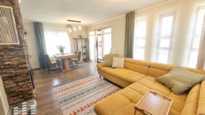 Самостоятелна къща с 3 спални, 2 бани и голям озеленен двор, с.Гюльовца, обл.Бургас