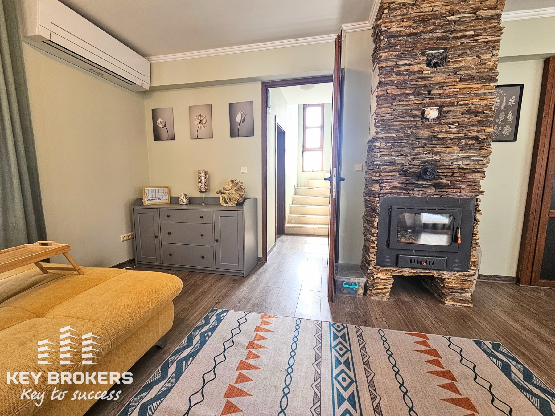 Самостоятелна къща с 3 спални, 2 бани и голям озеленен двор, с.Гюльовца, обл.Бургас - Image 5