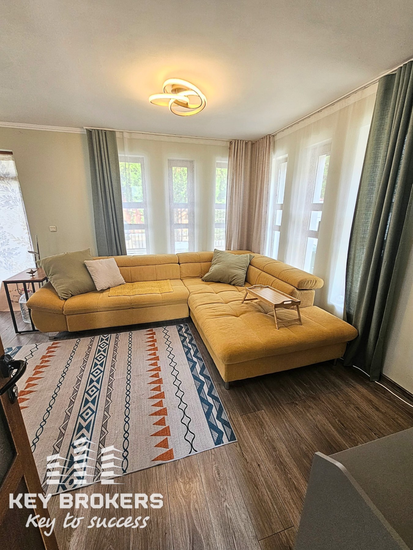 Самостоятелна къща с 3 спални, 2 бани и голям озеленен двор, с.Гюльовца, обл.Бургас - Image 6