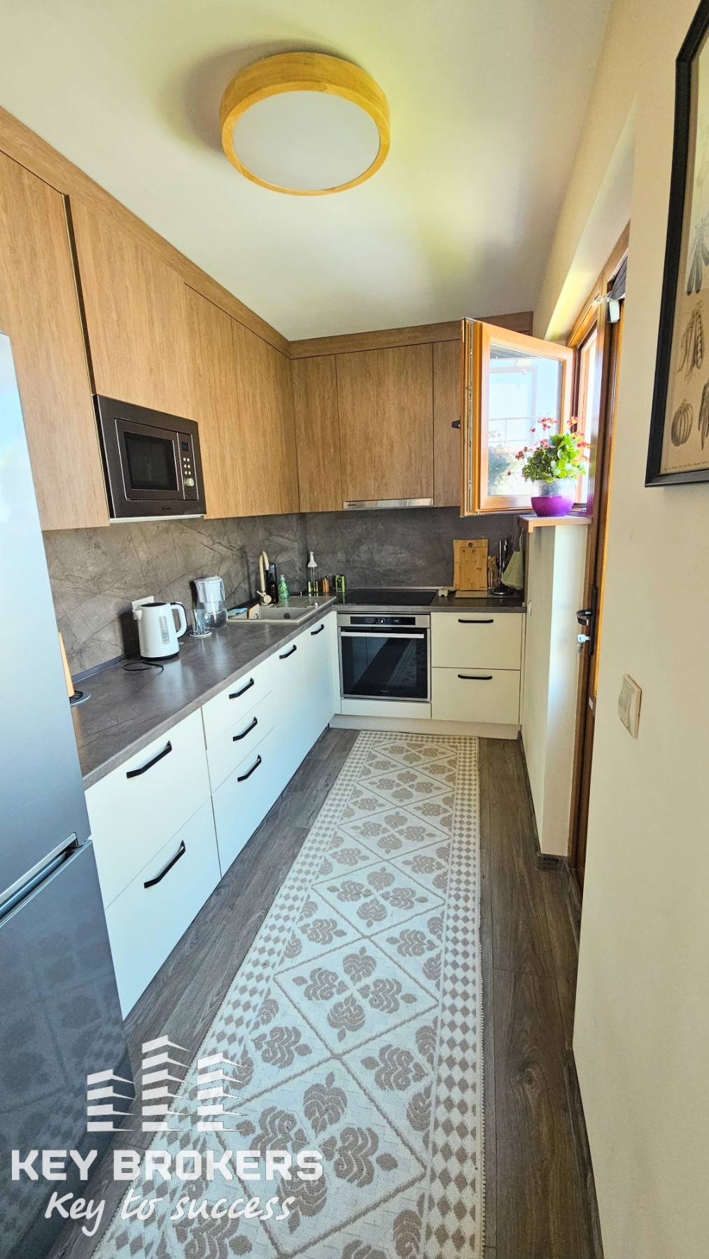 Самостоятелна къща с 3 спални, 2 бани и голям озеленен двор, с.Гюльовца, обл.Бургас - Image 7