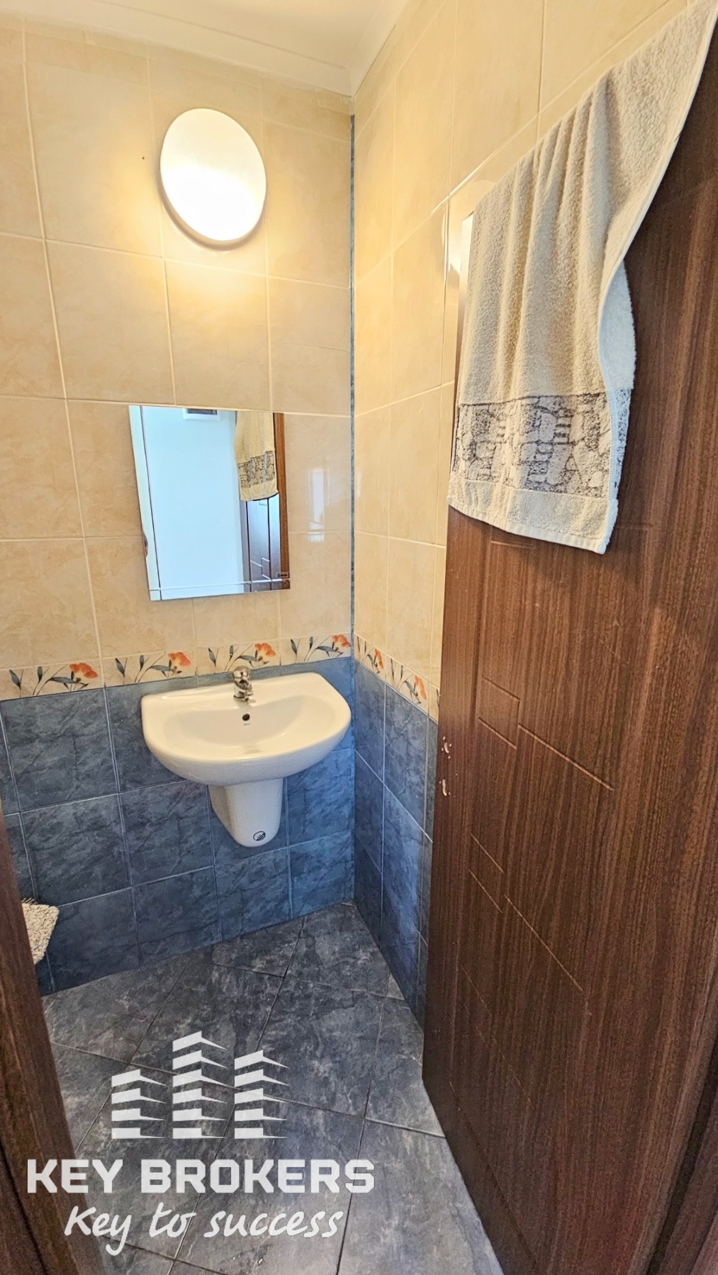 Самостоятелна къща с 3 спални, 2 бани и голям озеленен двор, с.Гюльовца, обл.Бургас - Image 10