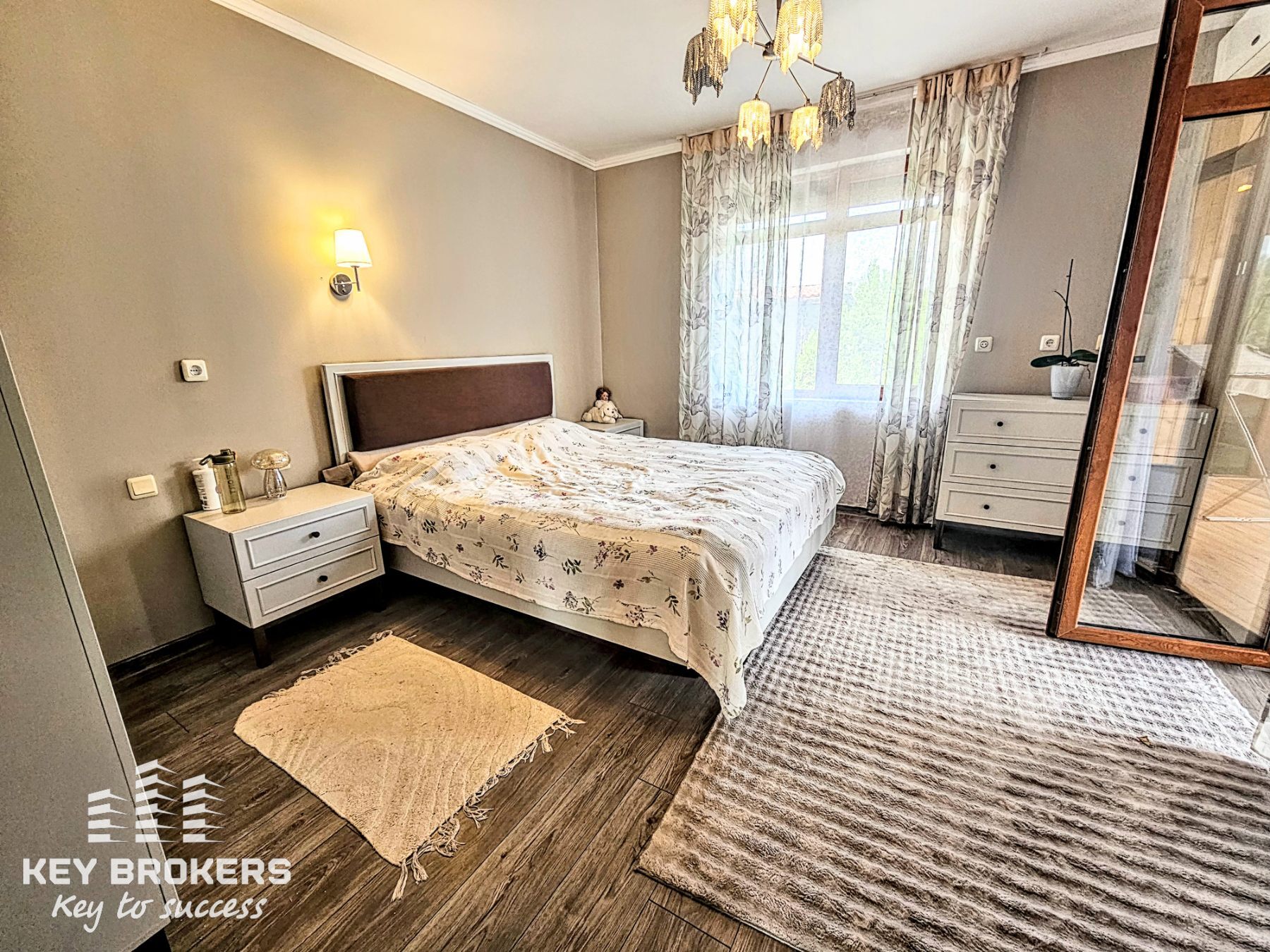 Самостоятелна къща с 3 спални, 2 бани и голям озеленен двор, с.Гюльовца, обл.Бургас - Image 12