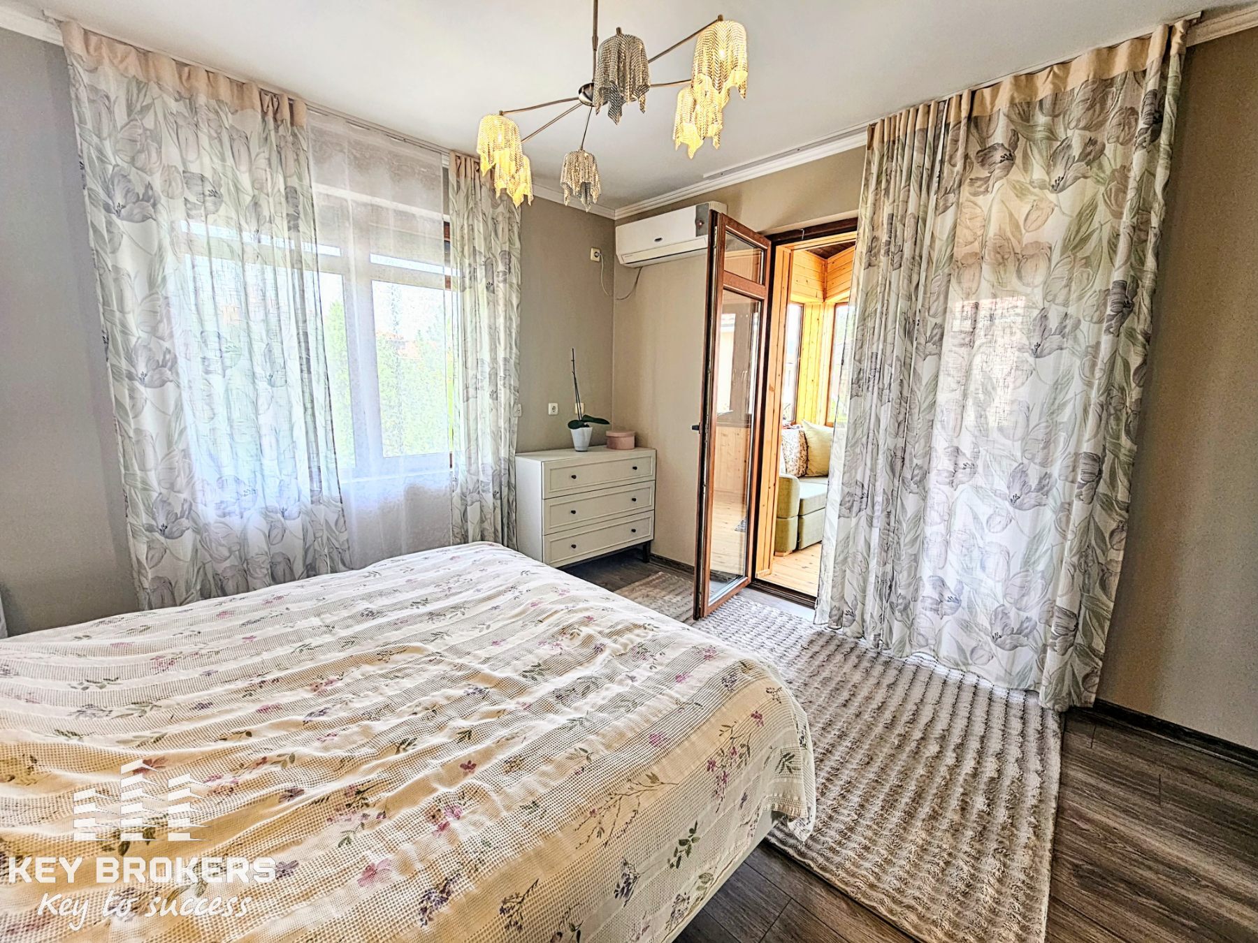 Самостоятелна къща с 3 спални, 2 бани и голям озеленен двор, с.Гюльовца, обл.Бургас - Image 14