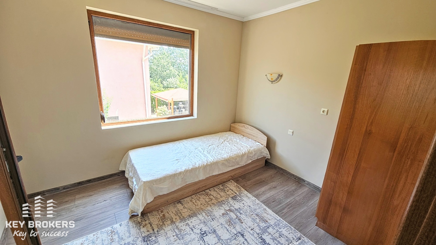 Самостоятелна къща с 3 спални, 2 бани и голям озеленен двор, с.Гюльовца, обл.Бургас - Image 15