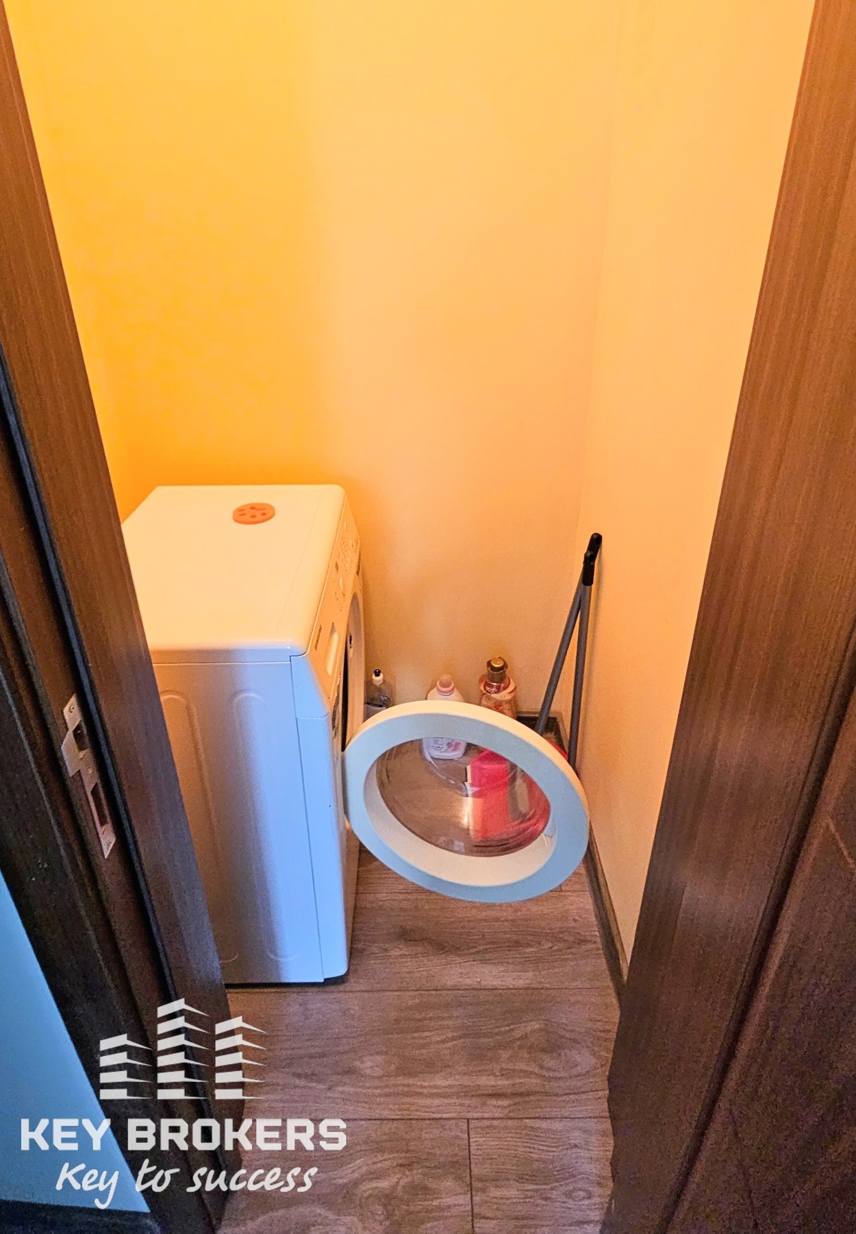 Самостоятелна къща с 3 спални, 2 бани и голям озеленен двор, с.Гюльовца, обл.Бургас - Image 19