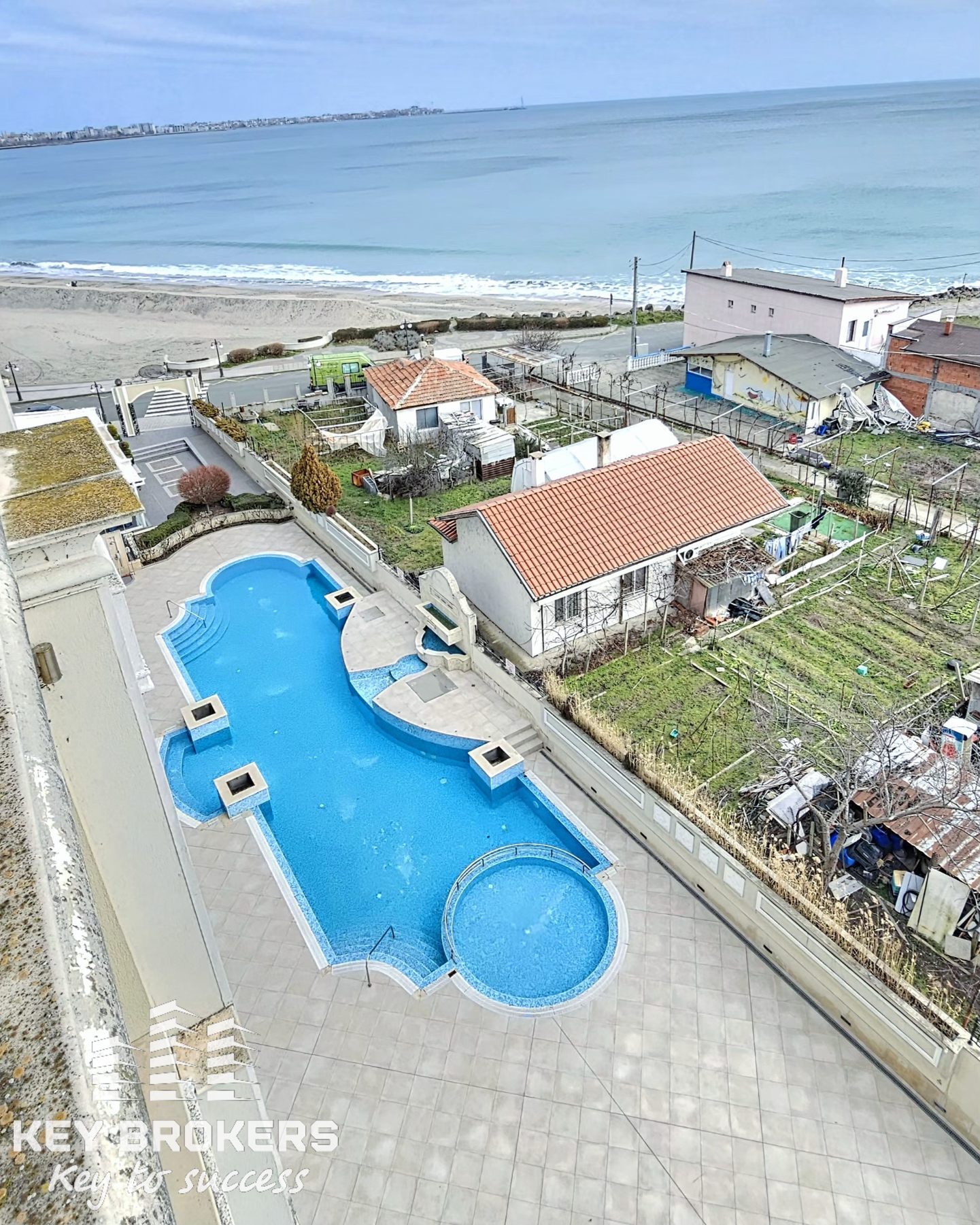 Уют и простор на първа линия море! гр.Поморие - Image 17